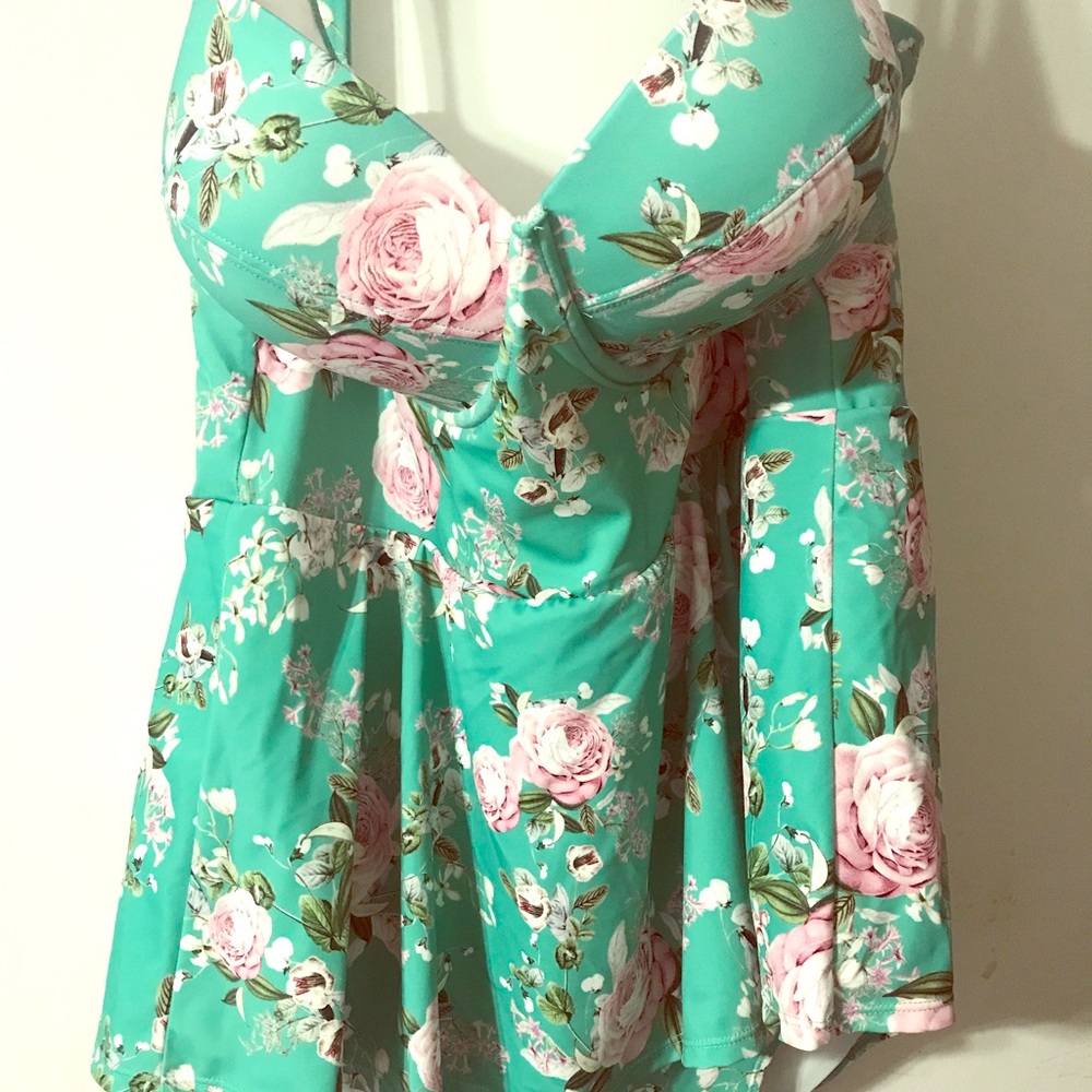 One piece lightly lined skater swimsuit size 3